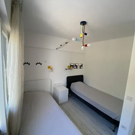 Oezel Plajli Site Icerisinde 3+1 Kiralik *