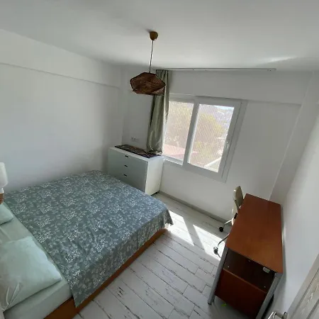Oezel Plajli Site Icerisinde 3+1 Kiralik Αλικαρνασσός